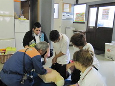 ブラジル人学校生徒を対象とした救急救命講習の画像
