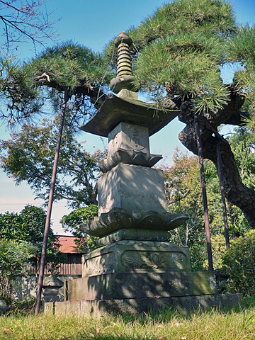 清泉寺の宝篋印塔