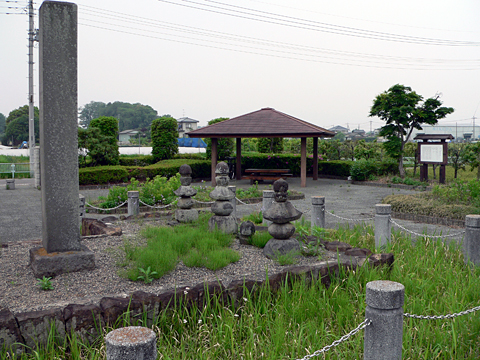 岩松尚純夫妻の墓