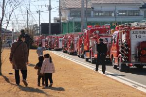 太田市消防団車両による車両行進