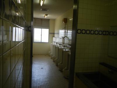 毛里田小学校　トイレ改修前