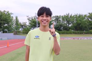 清水選手　指差し