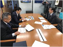 市長が経済産業省を訪問している画像