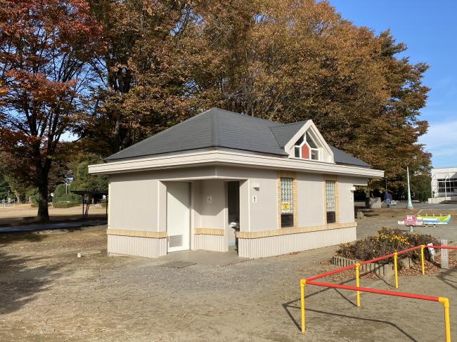 藪塚本町中央運動公園トイレ_完成1