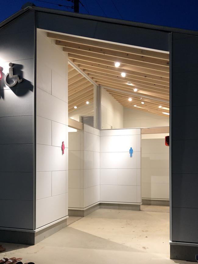 運動公園児童遊園公衆トイレ_外観3