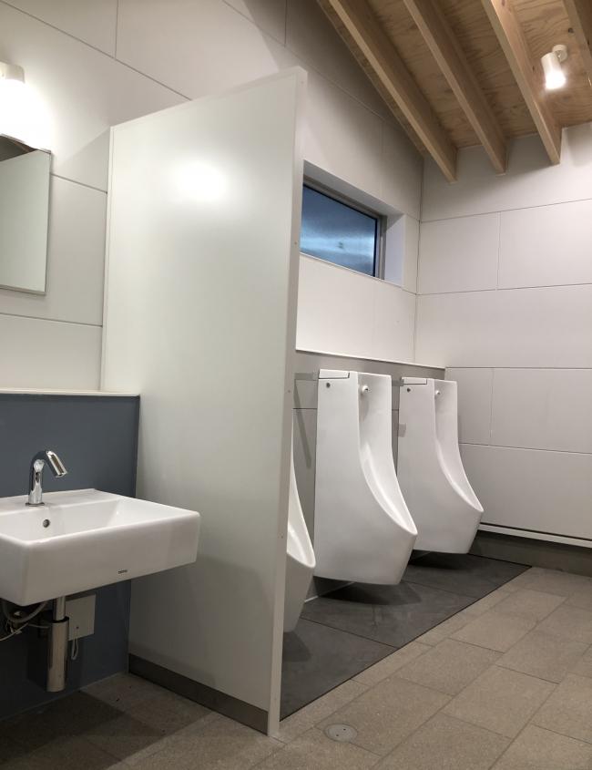 運動公園児童遊園公衆トイレ_内観1