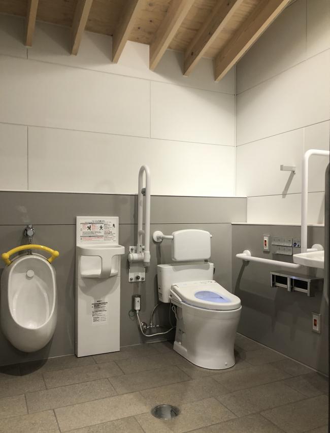 運動公園児童遊園公衆トイレ_内観2