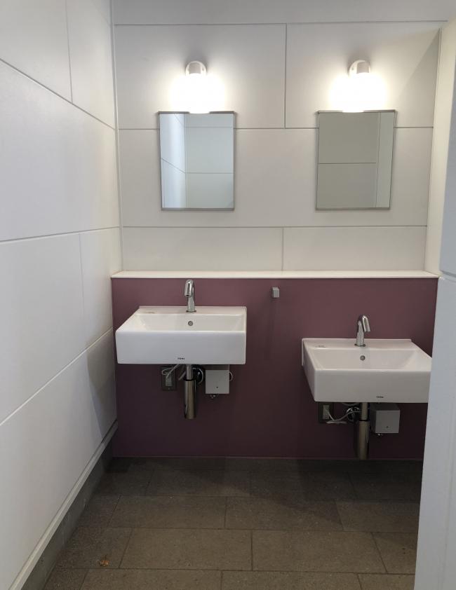 運動公園児童遊園公衆トイレ_内観3