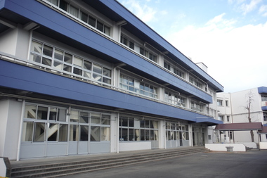 画像宝泉東小学校外壁2