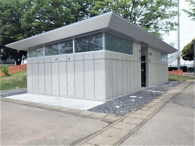 太田市運動公園中央広場屋外トイレ_外観1