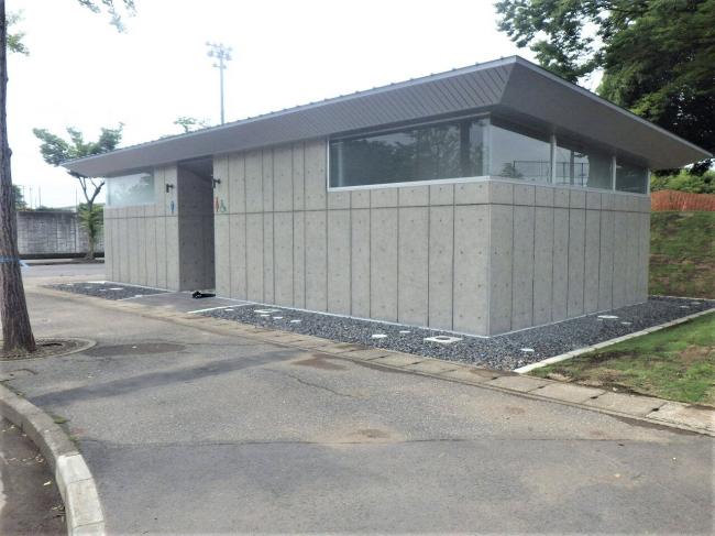 太田市運動公園中央広場屋外トイレ_外観3