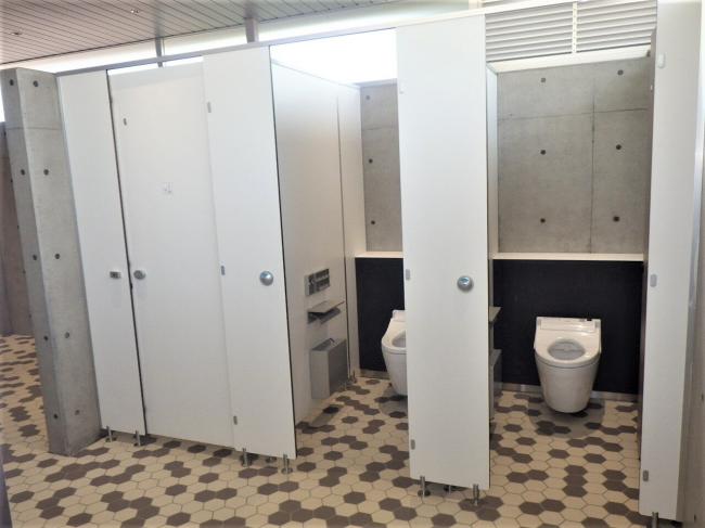 太田市運動公園中央広場屋外トイレ_内観2