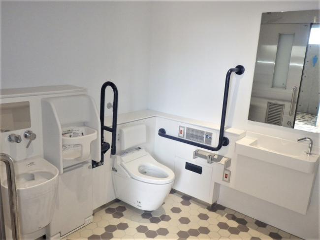 太田市運動公園中央広場屋外トイレ_内観3