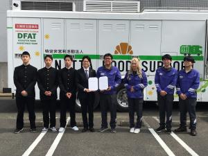 キッチンカー前での写真