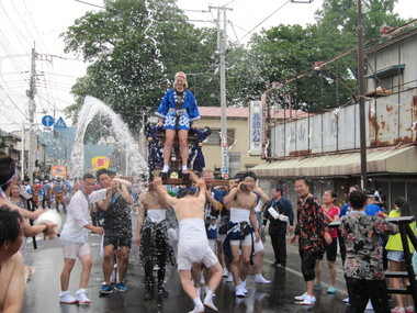 おおた夏祭りにて神輿体験の画像