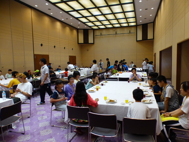 「弘前市児童・生徒との夕食交流会」の画像