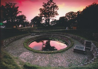 14．夕焼けに映える日の池（撮影場所10）の画像