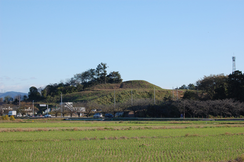 寺山古墳の遠景