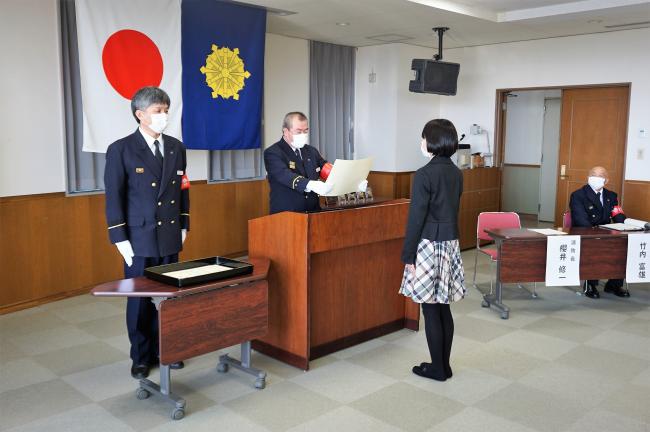 令和4年度防火ポスターコンクール表彰式賞状授与の画像