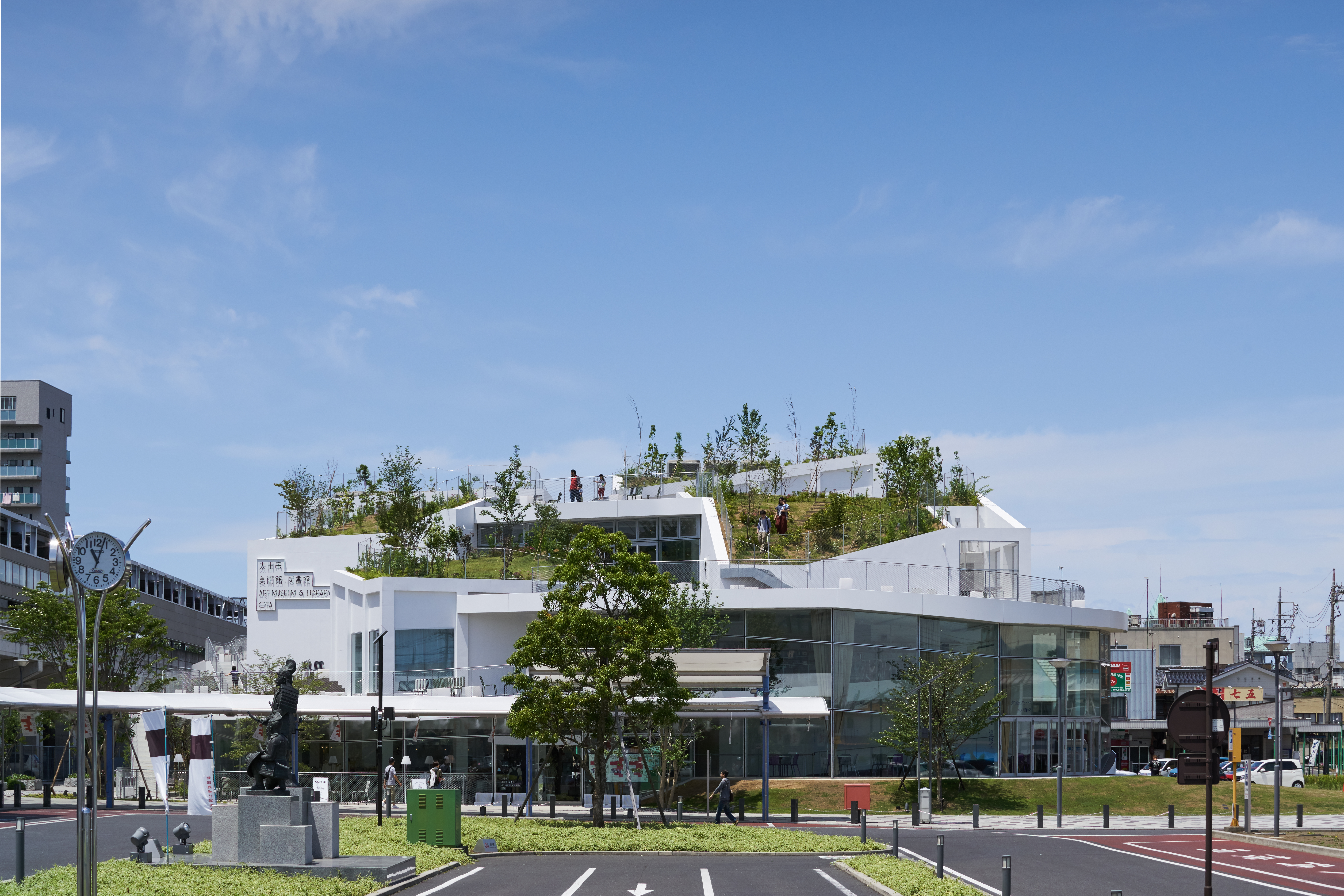 太田市美術館・図書館外観