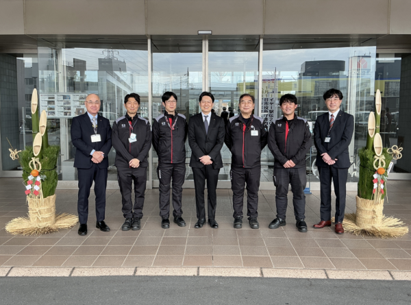 日野自動車株式会社との記念撮影